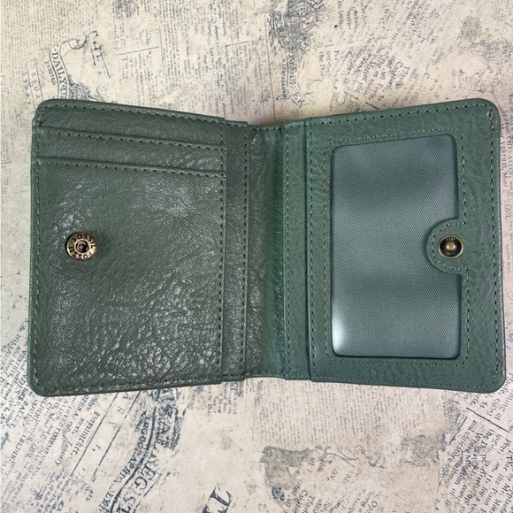 Fossil small green leather bifold wallet - Picture 7 of 13
